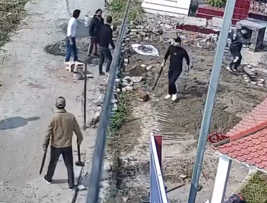 VIDE-0 GIữa thủ đô vác da0 kjếm đến cướ.p đất m.ộ nghĩa trang Trần Hưng -Mai Dịch …