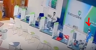 Túng quá hóa liều, ❗Cươ’p ngân hàng VCB phường Hội Phú – Gia Lai chiều nay đối tượng  có🔫 VIDE-0 chi tiết 👇👇