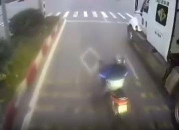 VIDE-0 ghi lại cảnh TNGT KCN Song Khê: khiê’n 1 bác không thể về nhà ăn tết