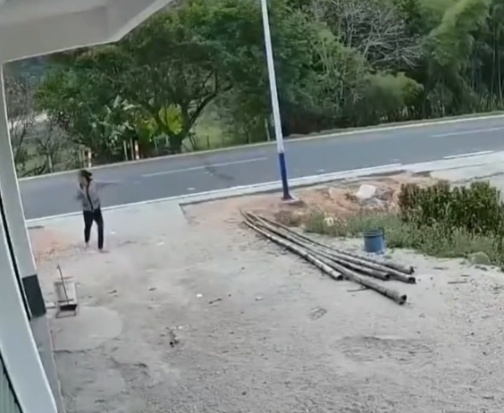 Sợ thật, nhà gần quốc lộ phải hết sức cẩn thận… không lại mất ăn Tết