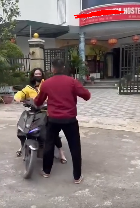 🔥Hot nhất lúc này  Vk vào nn đi “💉”, ck trực bên ngoài bă’t được và cái kết…