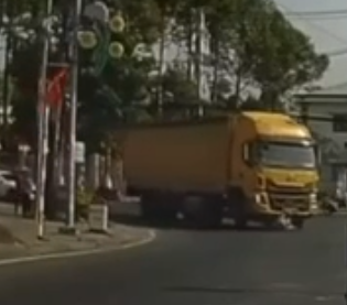 Rạch Giá – Kiên Giang: xe đạp varcham với xe tảj…khiê’n 1 ng ko còn nguy:en v:en, Cân nhắc khi xem 🥶