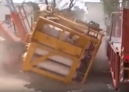 CHỊU ĐẤY, nghĩ gì mà đứng góc đó còn gì là người nữa