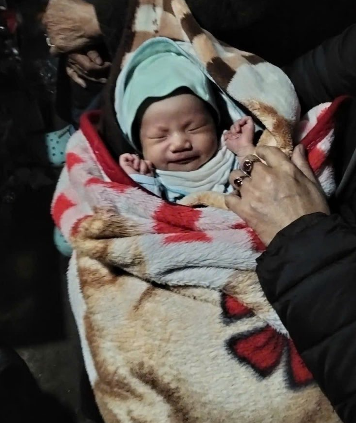 VID-EO bỏ con ở vỉa hè đường Trần Phú – Phường Yên Bái – Lào Cai.