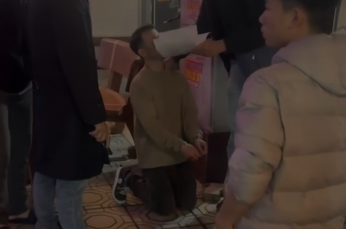 Yêu nhau thế này tốn ny lắm 😨.VIDE-0 quay lại  Chân dung hungthu xuống tay với cô gái tại núi hiểu Bắc Giang (cũ)