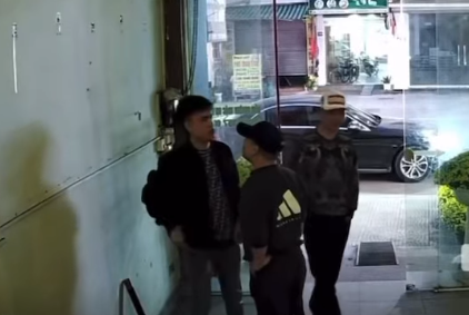 Chẳng hiểu gì hai bên mauthuan gì cứ :” như nào, như này …”