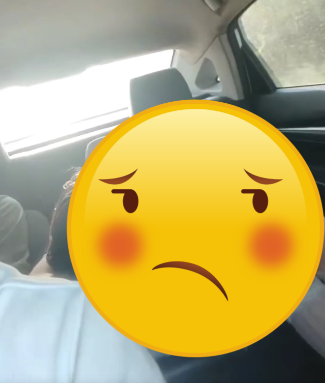 Đang cho bé ăn sáng mà bác tài quay kì ghê