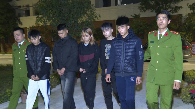 Lạnh gáy – Chỉ vì mâ.u thuẫ.n cũ, nhóm thanh niên sau lh xong bắt gặp trên đường về đã quay xe truy đuổi, đánh hội đồng