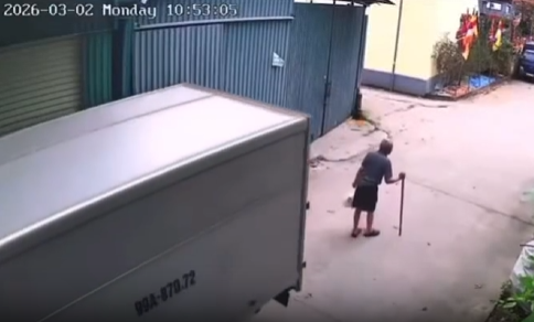 Sợ thật Tài xế lái xe kiểu gì vậy trời … cầu mong cụ sớm siêu thoát 😥