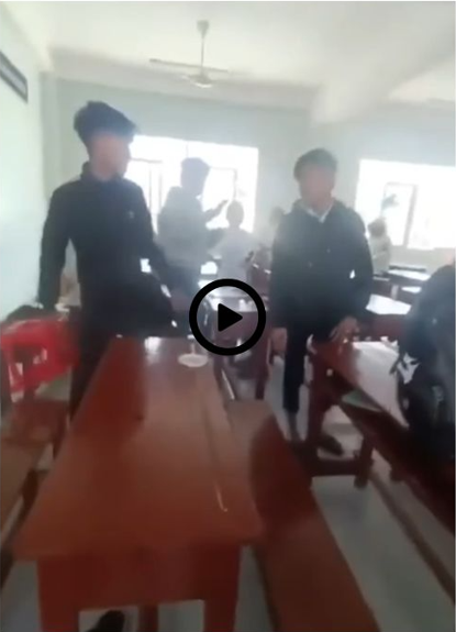 Cảnh tượng này, có người cha người mẹ nào mà chịu đựng nổi?