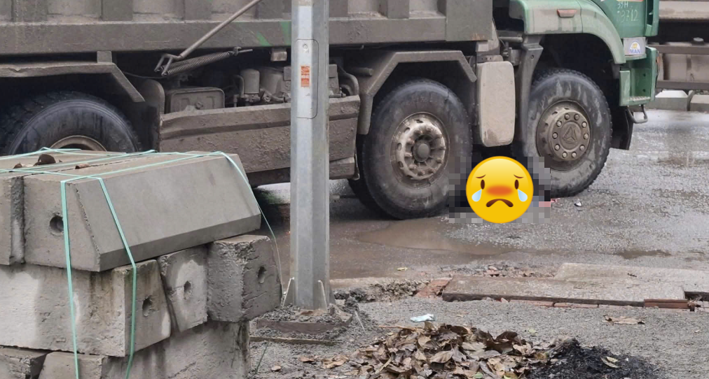 [CAMERA] TNGT thư:ơng tâm gần Cổng xi măng The Vissai chiều nay. Nghe nói là h/s cấp 3