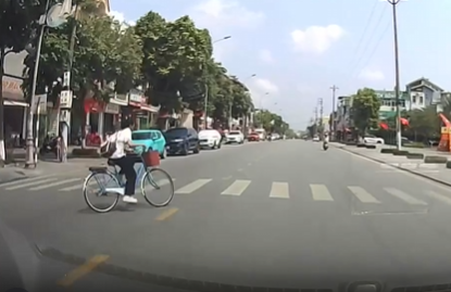 SỢ THẾ E H/S qua đường như 1 vị thần, tý lại oan gia