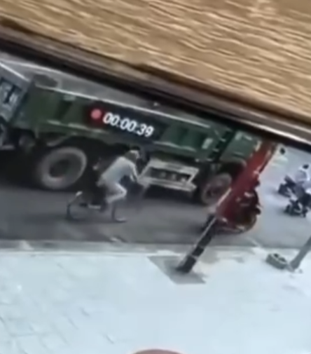 Bé 7t đi học dc ônq đi đón về