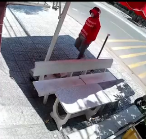 Thanh niên va`o tận nhà 🔪