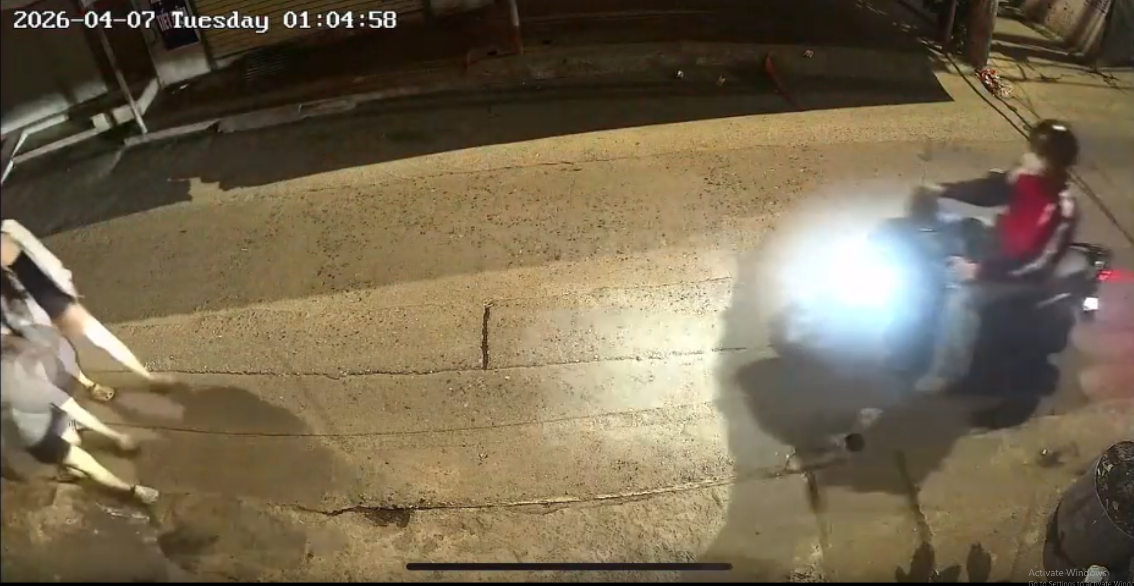 ẢO THẬT Thanh niên ngang nhiên bốc xôi