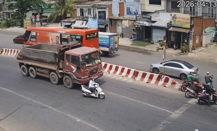 Sang đường như chốn không người