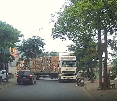 Đến ch!u chị gaj, Lì thật sự